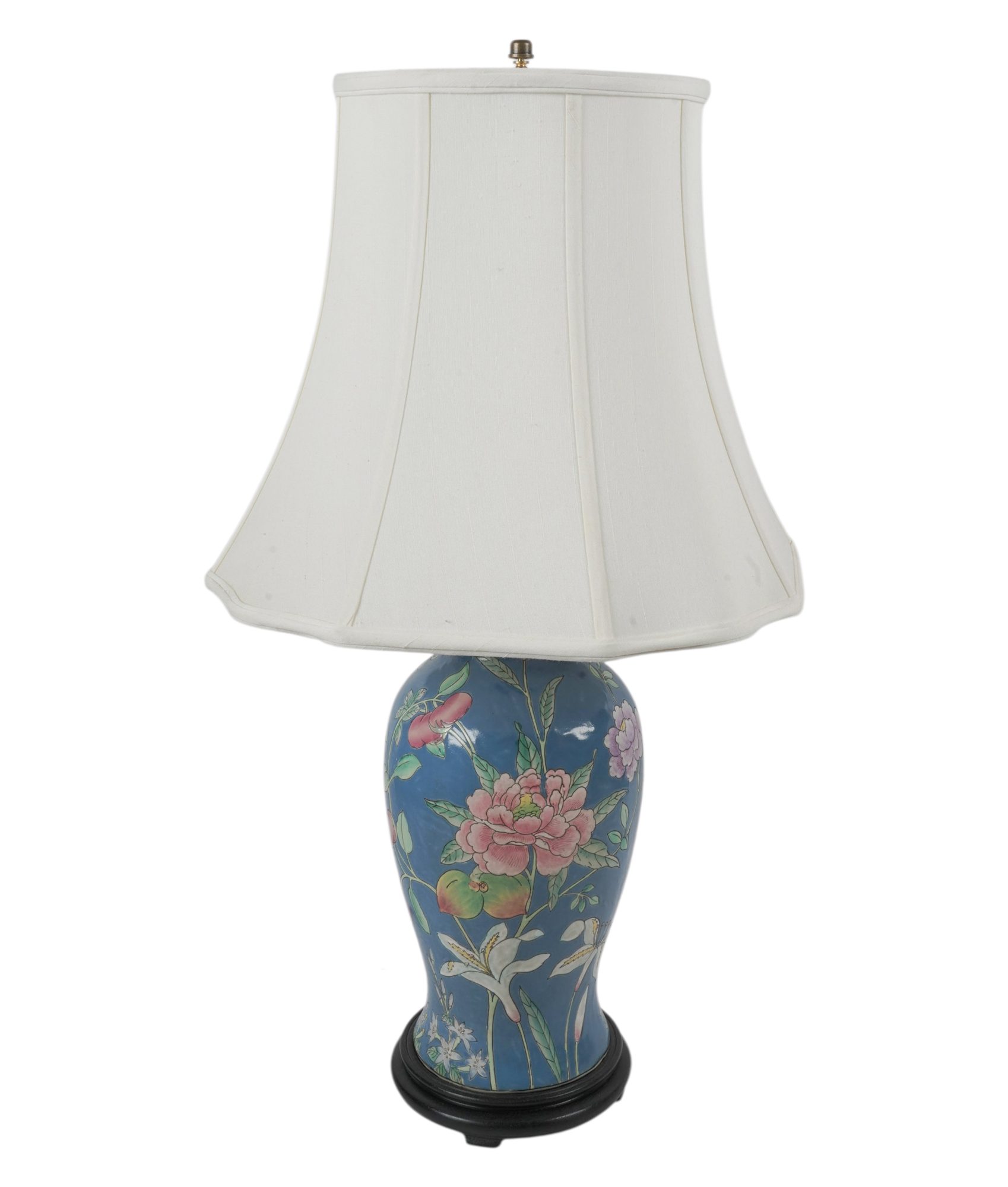 A Chinese Enamel Painted Porcelain Lamp